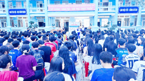 ផ្សព្វ​ផ្សាយ​ច្បាប់​ចរា​ចរណ៍​ក្នុង​សា​លា​រៀន​