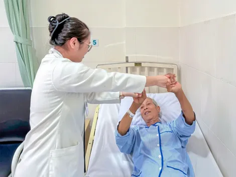 Kích hoạt quy trình khẩn cứu kịp cụ ông 75 tuổi đột quỵ nhồi máu não