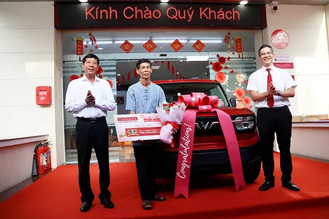Agribank Chi nhánh Cần Thơ tìm ra chủ nhân xe VinFast VF3 của Chương trình tiết kiệm dự thưởng "Mã đáo phú quý - gửi tiền như ý"