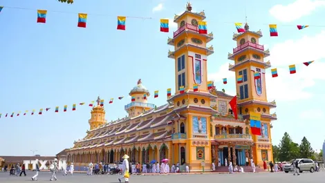 Tòa Thánh Cao Đài Tây Ninh - Dấu ấn kiến trúc tâm linh miền Đông Nam Bộ