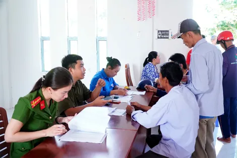 Xã Hòa Tú cấp tài khoản định danh điện tử mức 2 đạt trên 72%