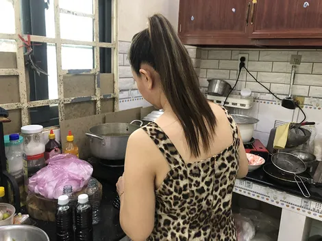 "Việc anh, việc tôi" - Bức màn ngăn cách vợ chồng