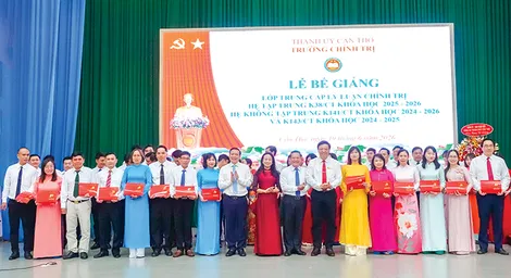 180 học viên tốt nghiệp Trung cấp Lý luận chính trị