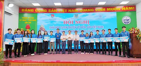 Tuyên truyền về biển, đảo và phòng, chống ma túy đến đoàn viên, sinh viên
