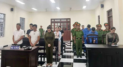 Đánh bạc, tổ chức đánh bạc, 9 bị cáo lãnh án tù