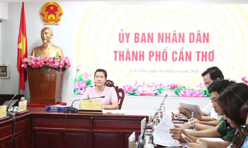 ផ្តល់​មតិ​យោ​បល់​លើ​កម្ម​វិធី​សិល្បៈ អំ​ណរ​ទិវា​បុណ្យ​ជាតិ ២ កញ្ញា និង​បើក​ពិធី​មហោ​ស្រព​កី​ឡា​ទី​ក្រុង​កឹង​ធើ