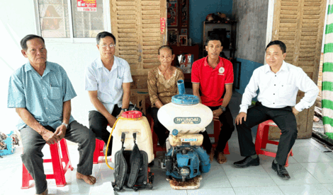 ម្ចាស់​ការ​លើ​ប្រ​ភព​ធន​ធាន​អភិវឌ្ឍន៍​តំ​បន់​ជន​ជាតិ​ភាគ​តិច​