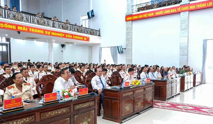 រំលឹក​ខួប​អនុ​ស្សាវ​រី​យ៍៨០ឆ្នាំ​ ទិវា​ប្រ​ពៃ​ណី​កង​កម្លាំង​សន្តិ​សុខ​ប្រ​ជា​ជន​