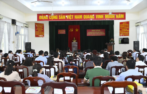 បើក​វគ្គ​បំប៉ន​ចំ​ណេះ​ដឹង​ការ​ពារ​ប្រ​ទេស​ - សន្តិ​សុខ​ដល់​មុខ​សញ្ញា​ទី​ ៣