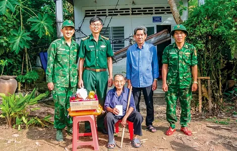 Ông Hứa Đức sống neo đơn, cần sự giúp đỡ của cộng đồng
