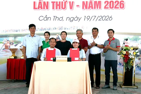 Hơn 300 VĐV tranh tài Giải đua thuyền ván SUP lần thứ V