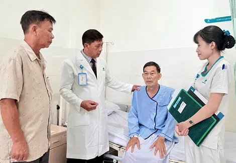 Can thiệp điều trị giúp bệnh nhân thoát khỏi những cơn đau nhức do xương đùi hoại tử