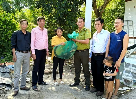 Liên tiếp cứu hộ kỳ đà vân, khỉ đuôi lợn do người dân giao nộp