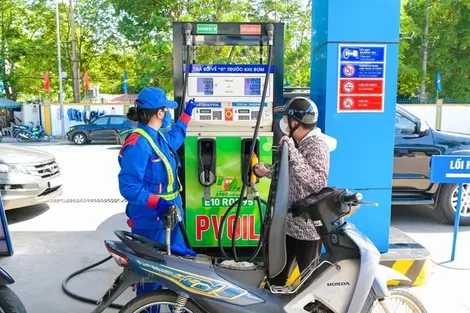 Bộ Công Thương điều chỉnh giá xăng dầu, E10RON95-III ở mức 21.435 đồng mỗi lít