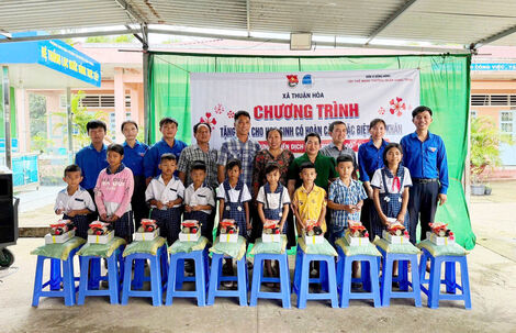 គាំ​ទ្រ​យុទ្ធ​នា​ការ​ "ផ្កា​ក្ងោក​ក្រ​ហម​" តាម​រយៈ​សកម្ម​ភាព​ជាក់​ស្តែង​ជា​ច្រើន​ដើម្បី​សហ​គម​ន៍