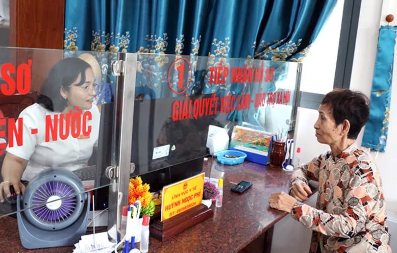 Chủ tịch UBND TP Cần Thơ yêu cầu chấn chỉnh về thái độ và việc chấp hành giờ giấc làm việc của công chức Trung tâm Phục vụ hành chính công cấp xã