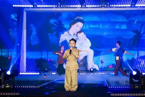 Bé Lê Nguyễn Văn Tâm đăng quan Sao Mai Nhi, đắt show tại chương trình nghệ thuật "Tây Đô tình đất tình người"
