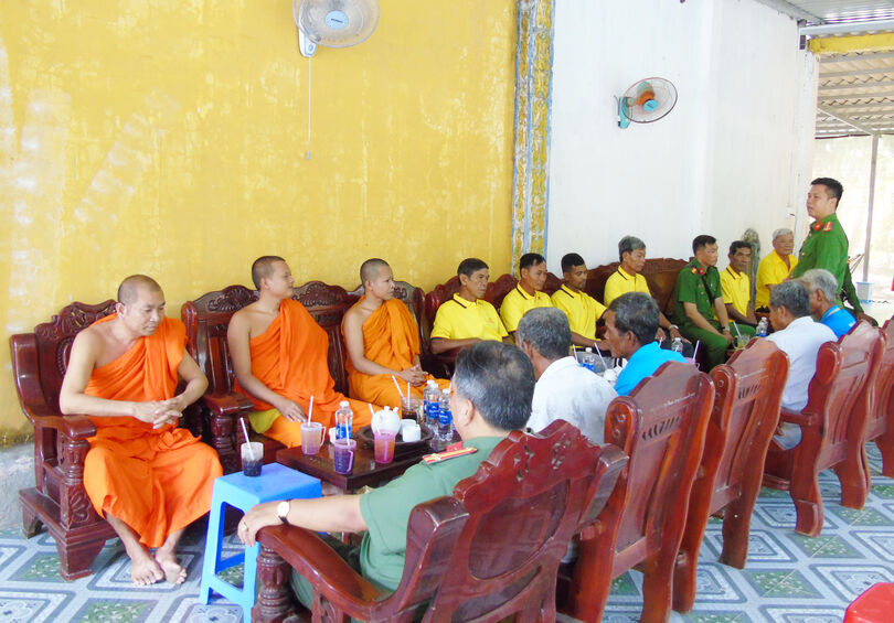 ព្រួត​ដៃ​រក្សា​ភាព​សុខ​សាន្ត​ភូមិ​ស្រុក​