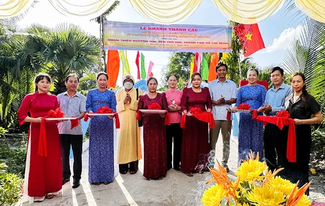 Nhịp cầu nối những tấm lòng