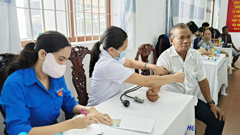 យុវ​ជន​សង្កាត់​វិញ​ចូវ​ព្រួត​ដៃ​ថែ​ទាំ​សុខ​ភាព​សហ​គម​ន៍