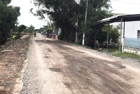 Từng bước hoàn thiện hạ tầng giao thông, đảm bảo người dân đi lại an toàn
