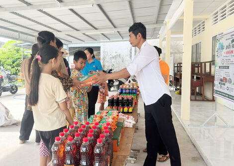 រីកសាយភាយទម្រង់ "ដូរកាកសំណល់ដែលអាចកែច្នៃ យកគ្រឿងឧបភោគបរិភោគ"