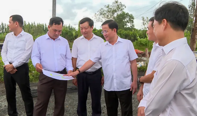 Yêu cầu nhà thầu bổ sung nhân lực, máy móc, thi công đồng loạt khu tái định cư ấp Mỹ Quới, xã Hiệp Hưng