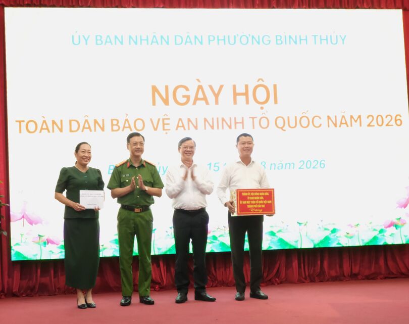 ប្រ​ជា​ជន​ម្នាក់​ៗគឺ​ជា​យុទ្ធ​ជន​នៅ​លើ​សមរ​ភូមិ​ការ​ពារ​សន្តិ​សុខ​មា​តុ​ភូមិ​