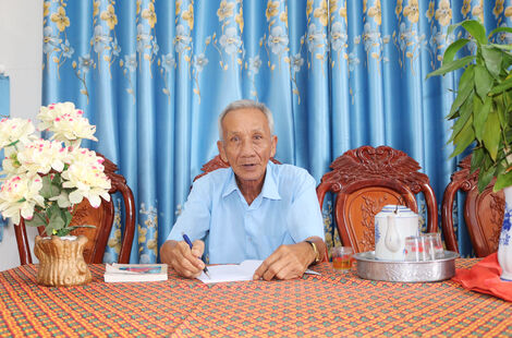 អ្នក​មាន​ប្រិយ​ភាព​ក្នុង​ជន​រួម​ជាតិ​ខ្មែរ​