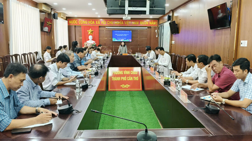 ក្រុម​ការ​ងារ​មន្ទីរ​សុខា​ភិបាល​ទី​ក្រុង​កឹង​ធើ​ ត្រួត​ពិ​និត្យ​ការ​ងារ​ពិ​និត្យ​សុខ​ភាព​ទូ​ទាំង​ប្រ​ជា​ជន​នៅ​វិញ​ចូវ​