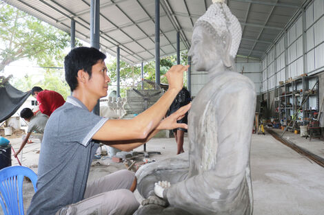 ថា​ច់ហ្វិញ​ឡុក​ – សិប្ប​ករ​វ័យ​ក្មេង​សម្បូរ​ទេព​កោស​ល្យ