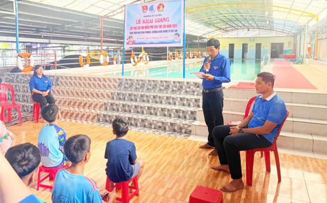 ថ្នាក់រៀនហែលទឹកដោយឥតគិតថ្លៃ បំពាក់បំណិនរស់នៅដល់កុមារ