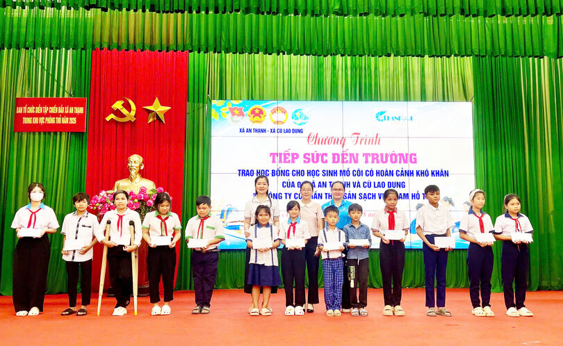 ចែករំលែកក្តីស្រឡាញ់ ជំរុញដំណើរសិស្សានុសិស្សដែលមានស្ថានភាពលំបាកទៅកាន់សាលារៀន