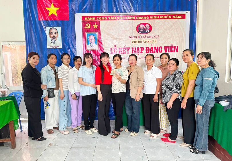 សមា​គម​សហ​ពន្ធ​នា​រី​ឃុំ​ញូយ៉ា បង្ហាញ​ទម្រង់​ "ហ៊ុន​ទុន​ - សន្សំ​សំ​ចៃ​វិល​ជុំ​"