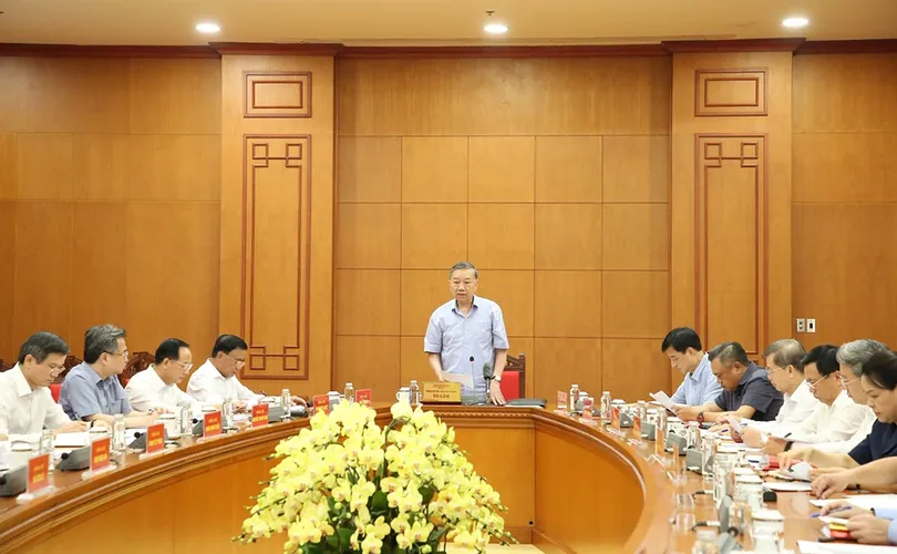 Nghị quyết của Bộ Chính trị về Chiến lược công tác tư tưởng trong bối cảnh mới