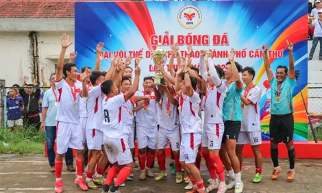 Đội Cụm 5 vô địch môn Bóng đá Đại hội thể thao TP Cần Thơ