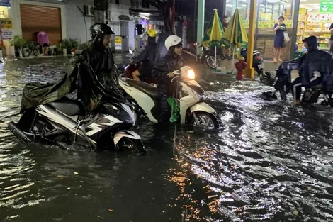 Cảnh báo mưa lớn diện rộng tại Nam Bộ, đề phòng ngập lụt và sạt lở