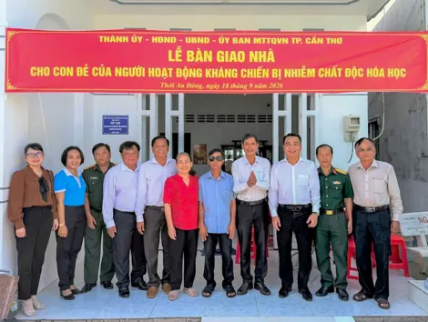 Bàn giao 123 căn nhà tặng con đẻ người tham gia kháng chiến bị nhiễm chất độc hóa học